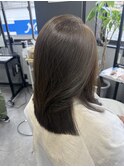 オリーブベージュ