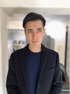 イナフ(ENUFF) 軟毛で潰れる方向け。立体感を意識したサイドパートスタイル。