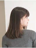 ミディアムヘア　くびれヘア　レイヤーカット　前髪　暗めカラー