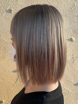 ピケ(pique)&nbsp;シルバーブロンドカラー/切りっぱなしミディアム/透明感20代30代