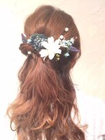 ヘアリゾート粋 新宿三丁目本店&nbsp;ハーフアップフラワーアレンジ