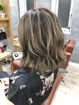 ジゼル(gisele) グレージュ×ハイライト