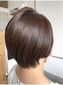 大人可愛い 小顔 ブラウン ナチュラル 奥行きショート 襟足
