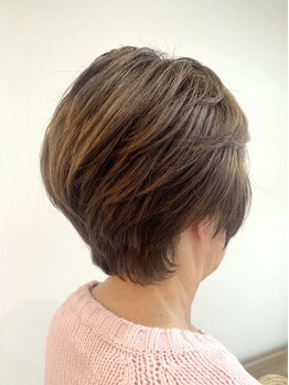 【頭皮にやさしい白髪染め】オーガニックカラーでダメージケアしながらイメチェン。頭皮刺激の緩和。