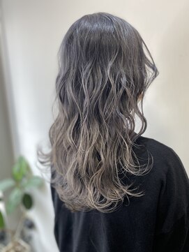 フツーロ 栄(FUTURO) ラベンダーバレイヤージュ