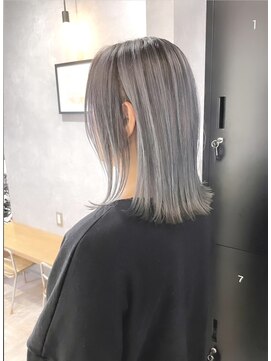 ルア モアナ バイ ヘッドライト 小田原2号店(Lua Moana by HEADLIGHT) 【Moana Lua】#ブリーチ#ダブルカラー#シルバー#切りっぱなし