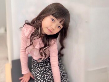 あるじゃんすー 札幌店の写真/抱っこしたままでもOK!!30分前後で施術が終わるのでママ友達の間で話題に★【シールエクステ1枚¥200～】