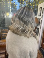 バイブアンドアネックス(VIBE & ANNEX) 《Momoka》バレイヤージュミルクティーグレージュ30代横浜