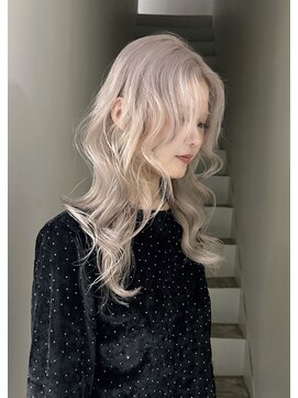 サイ(sai) xカット/ホワイトグレージュ/レイヤーカット/チェリーブラウン