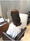 オリーブベージュ