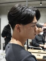 メッツ 原宿(METS)&nbsp;MEN'S/毛流れセンターパート×テーパーフェード/黒髪