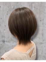 カットワークススリックバイフェローズ(CUT WORKS SLICK by fellows) 絶壁をカバーして丸みが続く美人ショートヘア