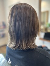 フィカ(Fika)&nbsp;ボブ　切りっぱなし　外ハネ　ハイライト