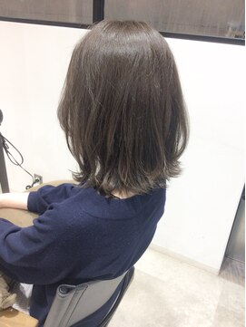 ビヨウシツ ポスタ ミディアムボブ 正木ゆかり