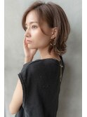 ハイライトマロンベージュ×切りっぱなしくびれミディアムボブ