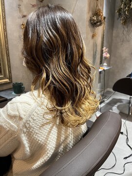 お花と犬と美容室 ミディアムハイライト