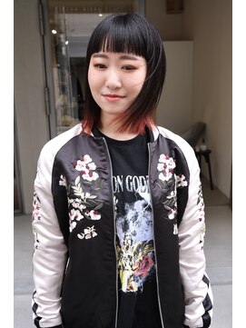 マレ(MARAIS) 赤と黒のグラデーションカラー