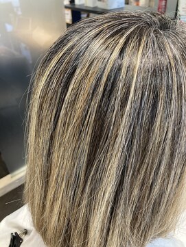 モラ 神楽坂(Mora) ハイライトカラー神楽坂美容室