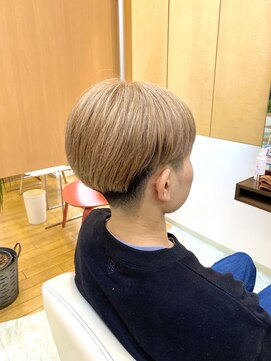 マキシム ナカイ(MAXIM NAKAI) メンズカット刈り上げツーブロックブリーチベージュカラー