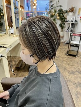 ジュニーバイユイマァル(JUNNY by YUIMARL)の写真/【倉敷駅徒歩6分】大人女性のかた必見◇ハイライトによる白髪ぼかしで動きと立体感のあるスタイルへ＊