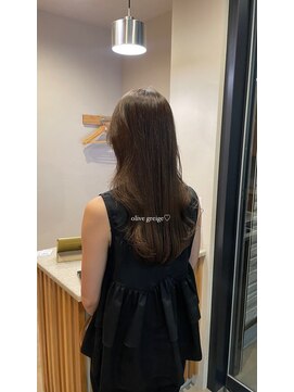 シュプール(SPUR) 韓国ウェーブ透明感オリーブグレージュゆるふわロング20代30代