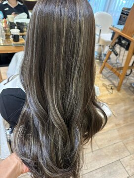 ネオリーブ チロル 横浜西口店(Neolive CiroL.) 抜け感グレージュハイライト