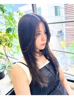 トエン(toen)&nbsp;簡単スタイリングでおしゃれ見えハイレイヤーロングスタイル