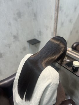 シシ 新宿(She 2.) 髪質改善/縮毛矯正/カラー/トリートメント/韓国/艶髪/艶感