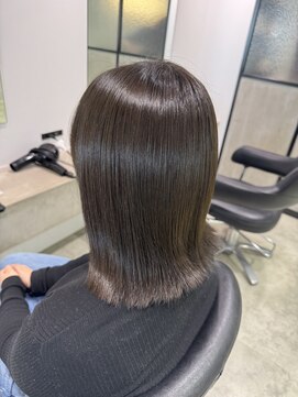 ソルバイシーループユナイテッド(soru by C-LOOP UNITED) 鎖骨ライン外ハネボブ／暗髪オリーブベージュ