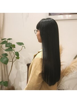 マウロア(MAULOA) “黒髪ロング × 美髪 ストレート”中西英美子