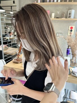 レディアル 大宮(REDEAL ope.) エアータッチバレイヤージュ[ハイライト白髪ぼかし]