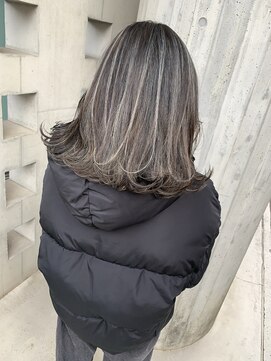 リバレッジ 広尾(Leverage) 大人ハイライトグレージュミディアム【広尾/恵比寿】担当:大住】