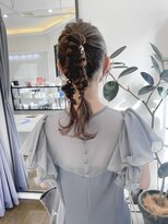 ヘアーアイスカルテット(HAIR ICI QUARTET) 大人気20代30代◎ベージュカラー編みおろしツインポニー