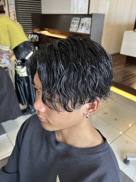 フォルテ 草薙店 波巻きパーマ　センターパート