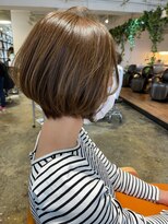 ロウ 町田(ROW)&nbsp;ワンレンボブ前下がりショート内巻きワンカール鎖骨ミディア