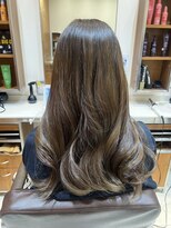 ピークアブー アヴェダ アトレ恵比寿(PEEK-A-BOO AVEDA) カーキベージュカラー ロングヘア 韓国風 大平彩