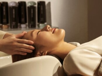 リバー ネーム(River Name)の写真/《頭皮環境改善◎地肌ケア◎》丁寧なマッサージで血行促進＊汚れ・においをしっかり落とし健康的な頭皮へ♪