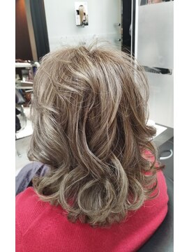 ヘアースタジオ ジェイワン(hair studio J ONE) 30代40代50代60代ベージュ白髪染めブリーチオンカラー脱白髪染め