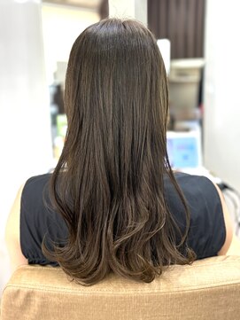 ムーア(MUA) グレーアッシュ×ロング