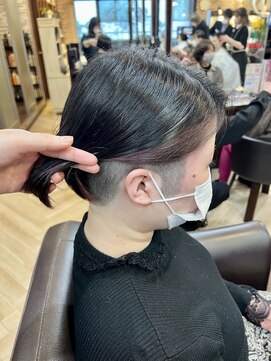 キャラ 池袋本店(CHARA) ツーブロックボブにインナーカラー【池袋インナーカラー武田】