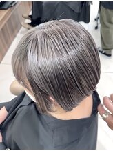 【脱白髪染めと白髪ぼかしって違うの？】実はハイライトだけが白髪のカバーデザインではありません。。！！