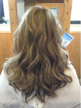 ララテラス(LaLa Terrace) ～LaLa Terrace流～ハイオリーブゴールド×外国人風ラフウェーブ