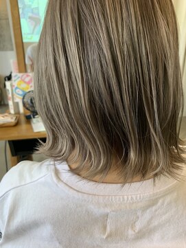 リサリサ(LISA LISA) [LISALISA] 透明感ベージュ 〈本山〉