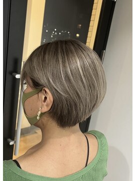 リグ 横浜(Lig.) グレージュカラーブリーチダブルカラーショートカット横浜横浜駅