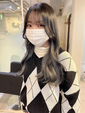 アクアオモテサンドウ(ACQUA omotesando) △インナーカラーイヤリングカラーグレー黒髪ロング髪質改善