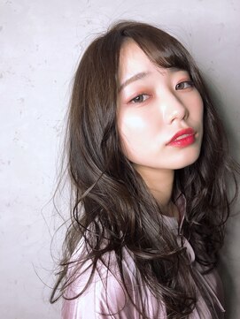 ロジ イン トゥバレー(LOWG in TOWVALLEY) ゆるふわ暗髪セミディ