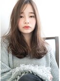 透明感ベージュ×ミディアムロング