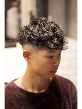 キングスマントーキョー 多摩センター2nd(KINGSMAN TOKYO) パーマ×フェードスタイル