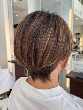 ブルーテーフ(Bleu Terre) 盛岡【ショートボブ白髪ぼかしハイライト】40代50代オススメ