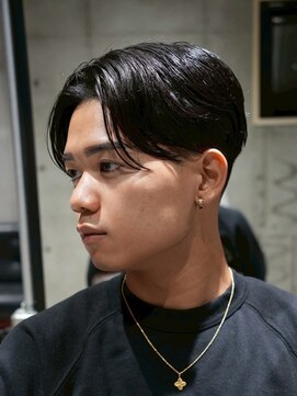 メッツ 原宿(METS) MEN'S/黒髪センターパート×フェード/短髪/ビジネスヘア